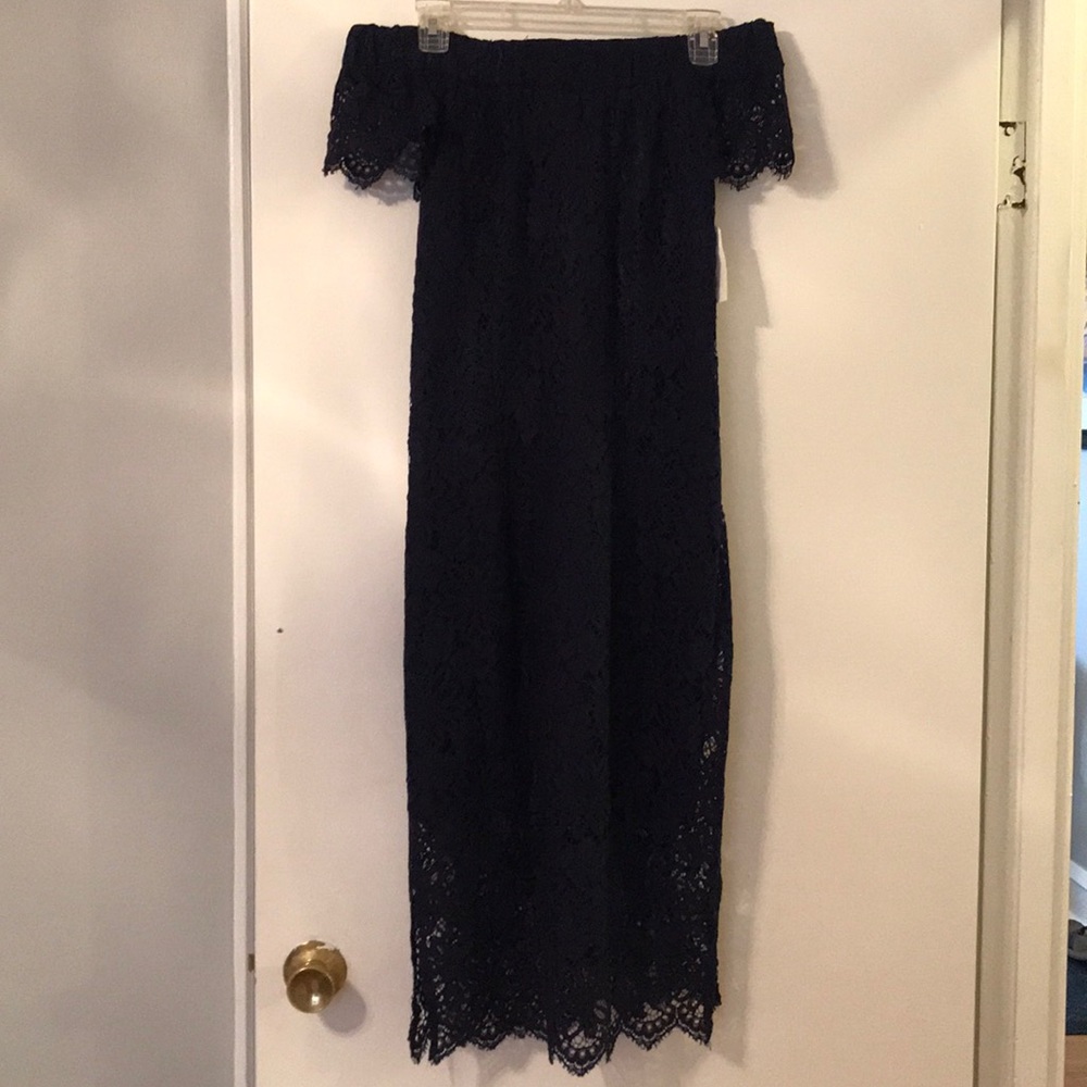 Off shoulder lace dress